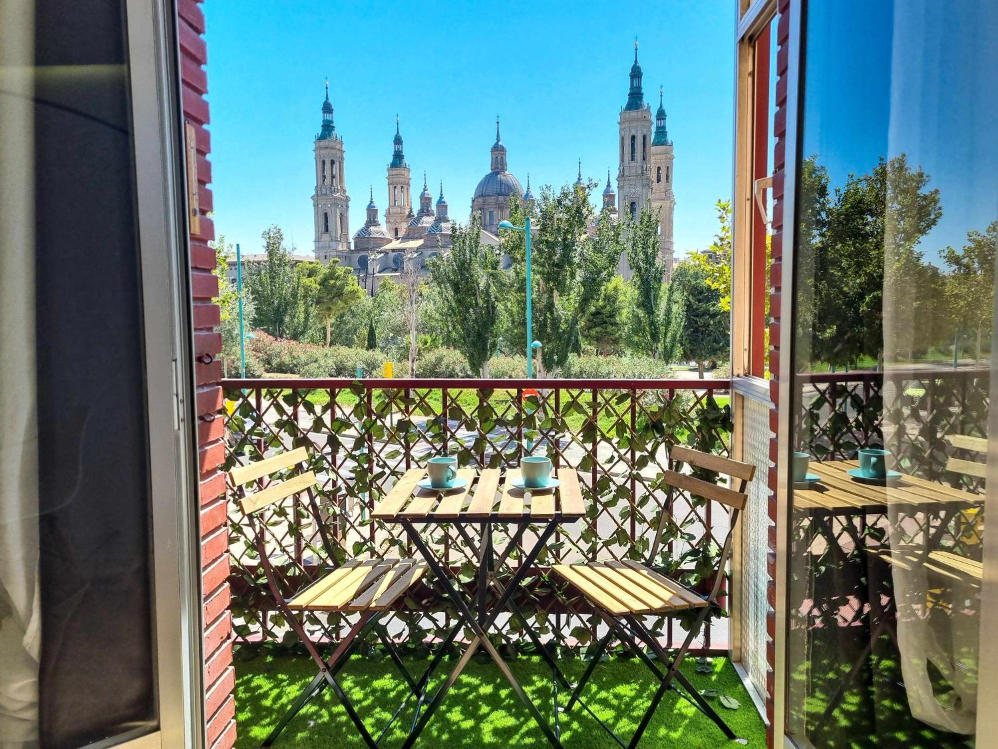 Front Views To El Pilar Comotucasa Zaragoza Dış mekan fotoğraf