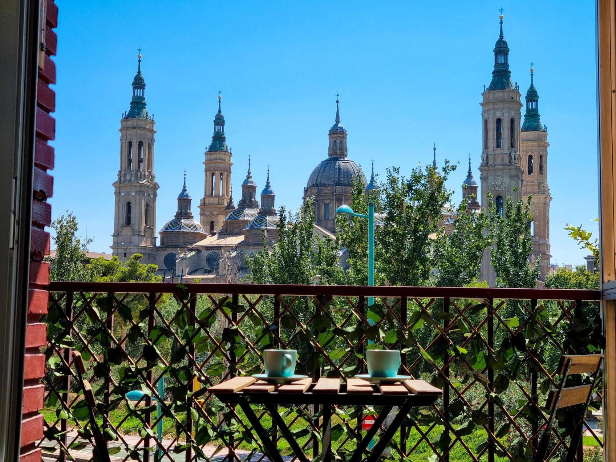 Front Views To El Pilar Comotucasa Zaragoza Dış mekan fotoğraf